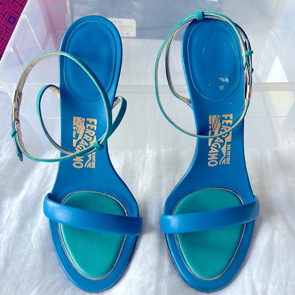 Ferragamo heels size 9M. Beautiful turquoise gold and green, unique!